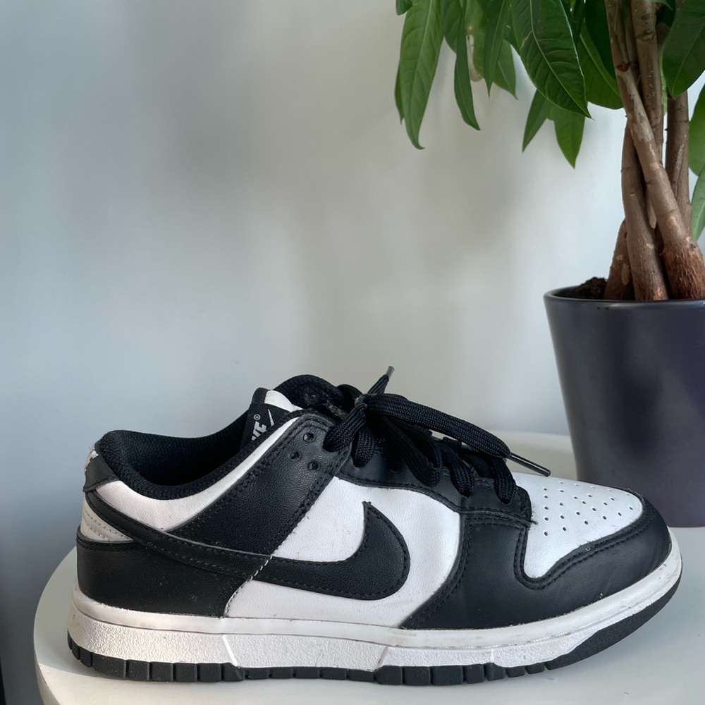 Women Size 7 Nike Panda Dunks Black White Shoes
